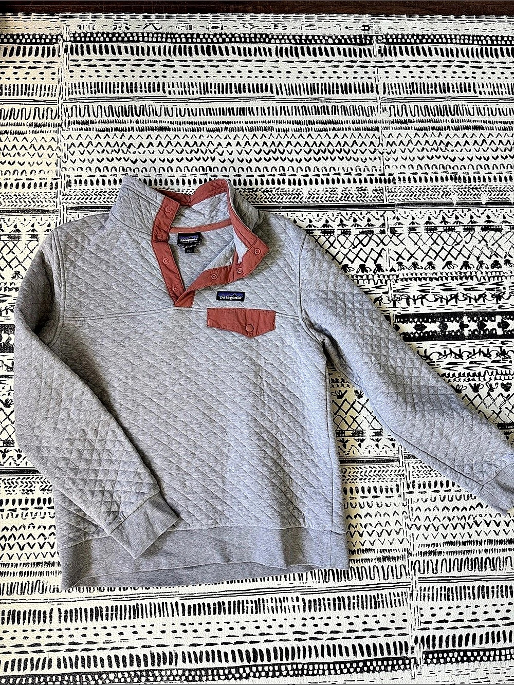 Patagonia Organic Cotton Quilt Snap-T Pullover Gray & Pink Medium